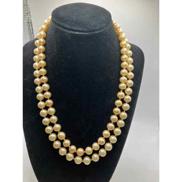 Double Strands of Faux Pearl Off White Necklace Vintage! - Picture 6 of 9